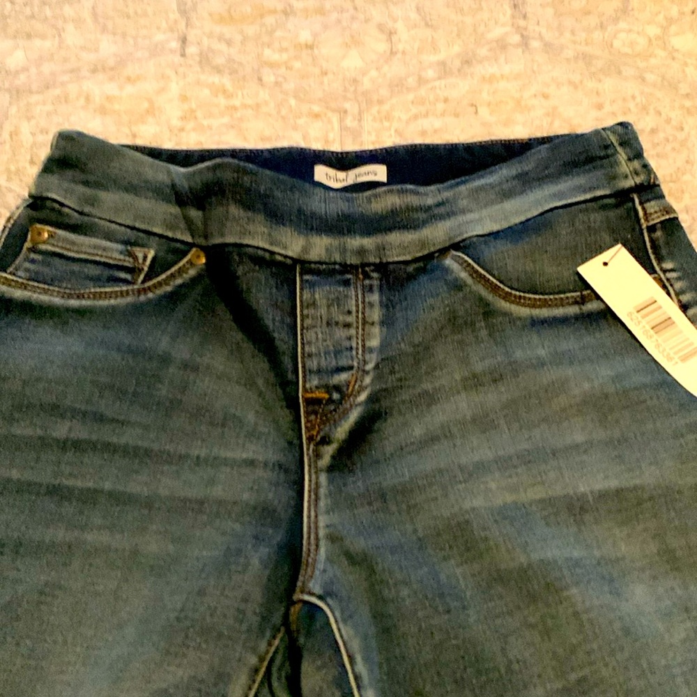 NWT. Crop tribal pull on Jean